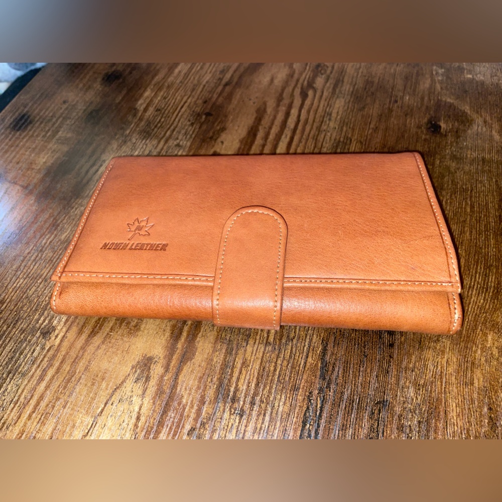 NEW Novin Leather Unisex Large Trifold Caramel Brown Luxury Wallet